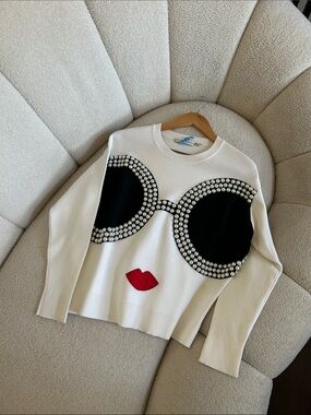 Alice + Olivia White Pearl-Embellished Graphic Sweater